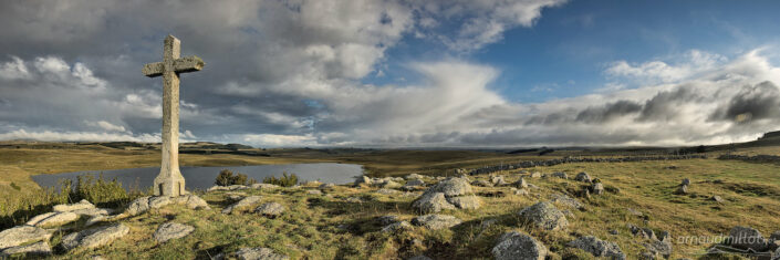 Croix du lac de Saint Andéol