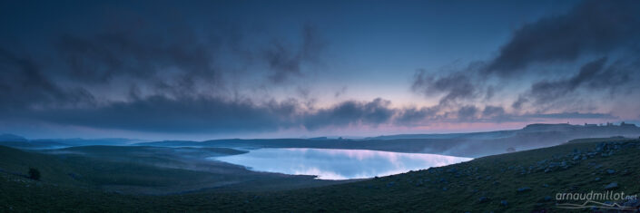 Aube au lac de Saint Andéol