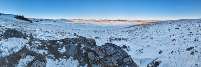 Lac de Saint Andéol gelé