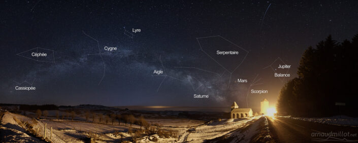 Village d'Aubrac et Voie Lactée, avec constellations